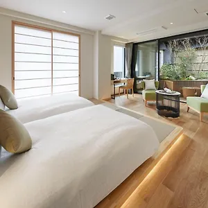 Royal Twin Hachijoguchi Hotel